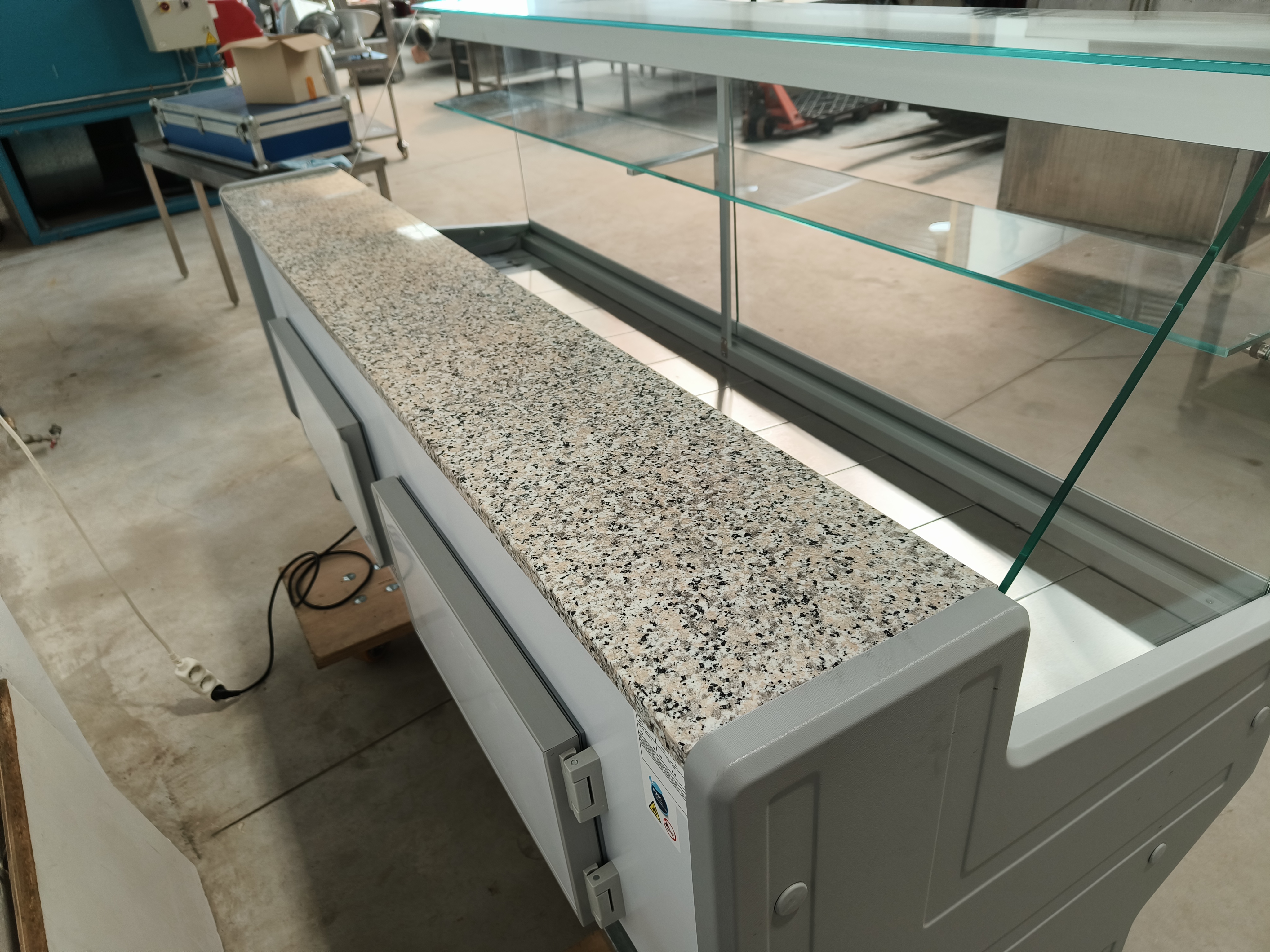 Refrigerated counter Diamond 2m WR-CVD2-20 for sale used second hand ...