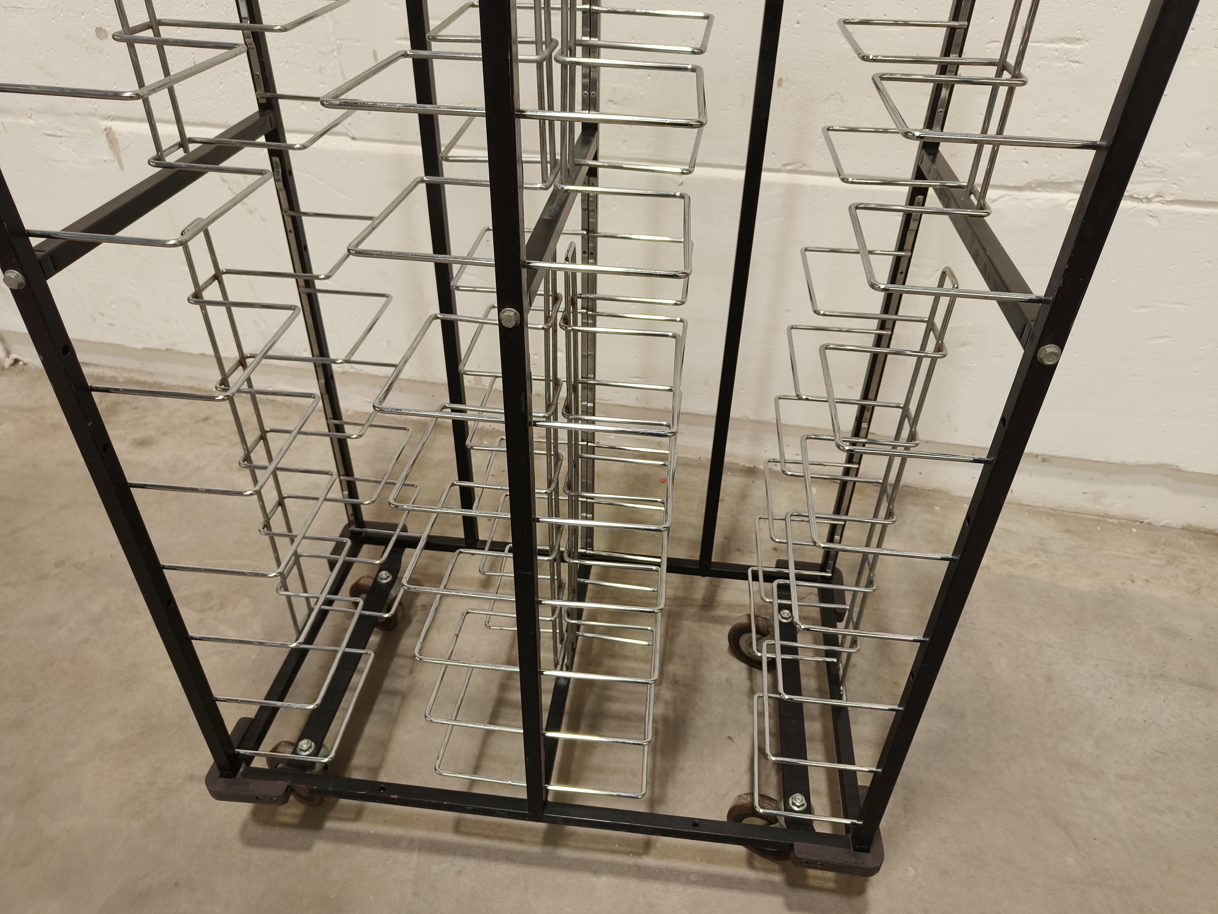 Tray trolley 2x (12x level: 420 x 500mm) For sale used second hand 2nd ...