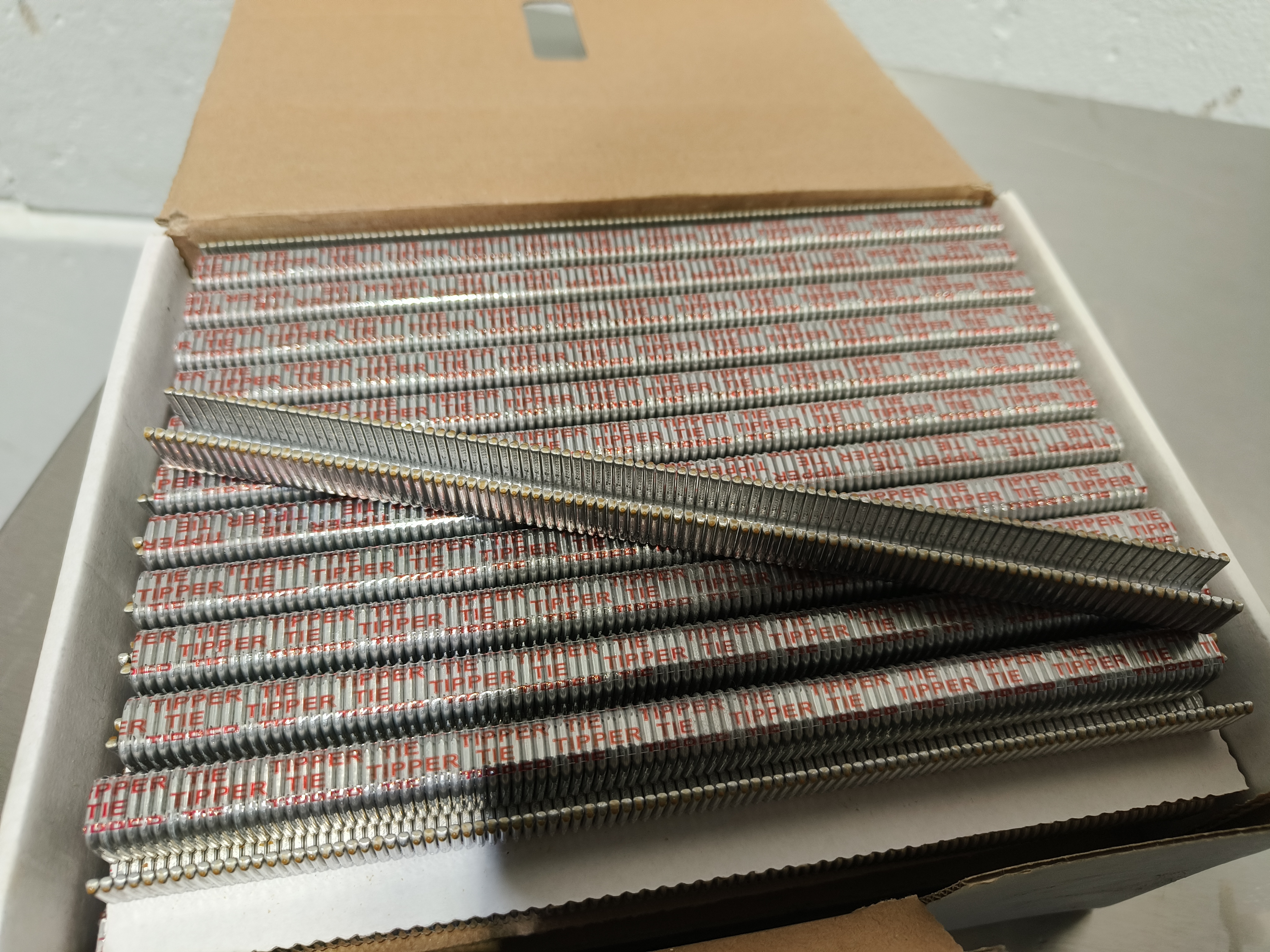 Full box of tipper tie clips, type: E230, 12000 pieces For sale used ...