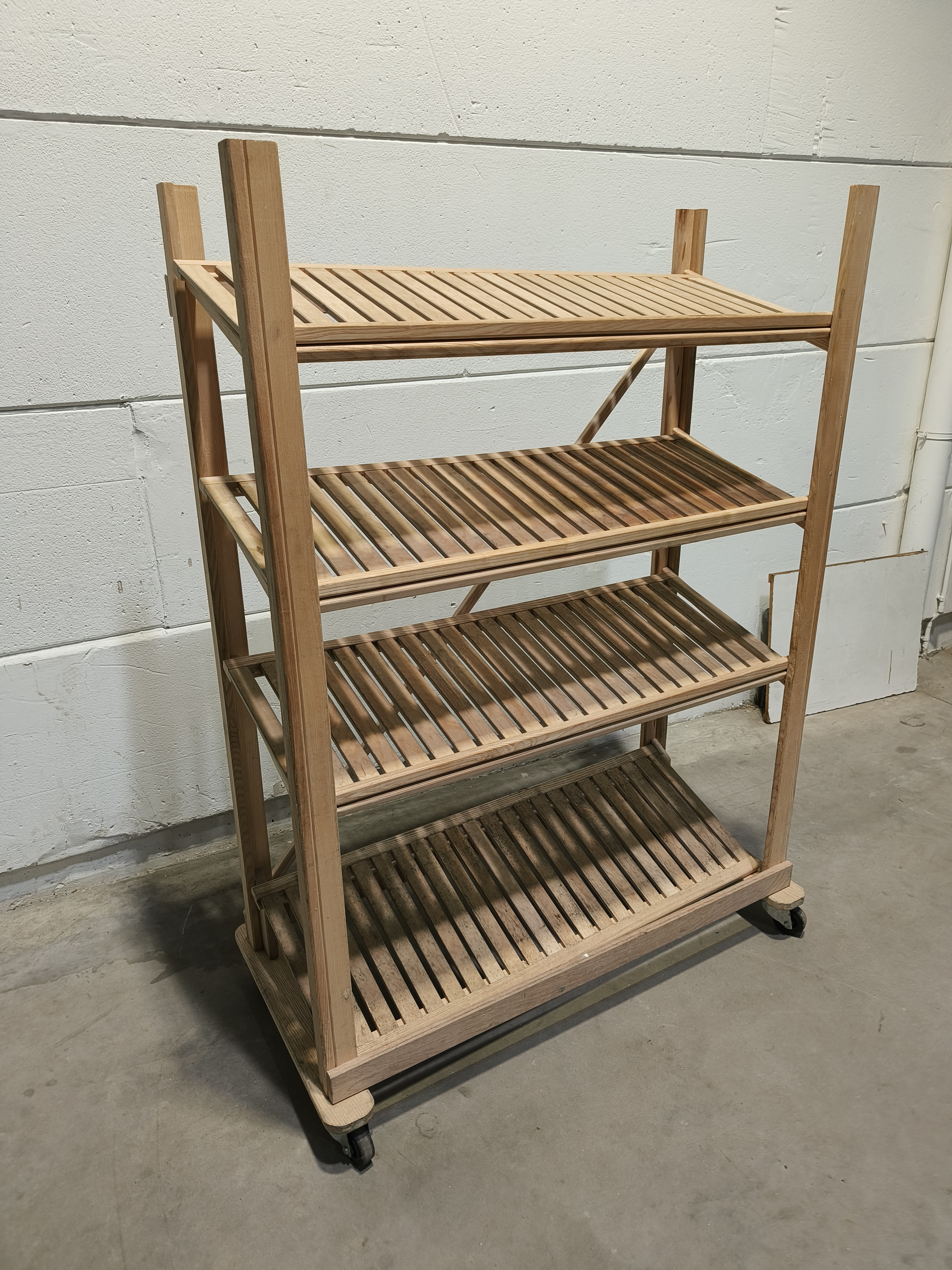 Mobile wooden rack For sale used second hand 2nd hand | Bart Rotsaert ...